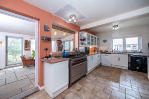 Kitchen Diner- click for photo gallery